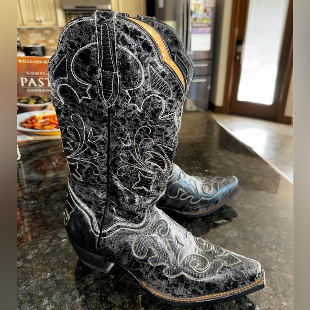 Brand new cowgirl boots!! wore only one time, when i wore them in the store